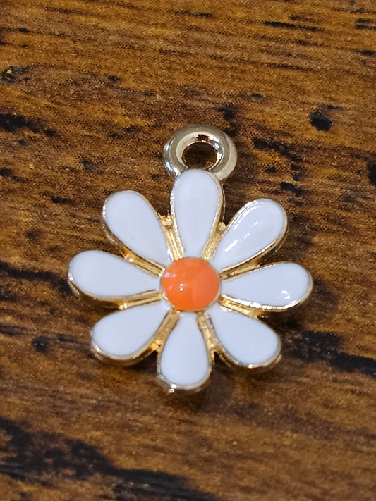 🌼 Gold Tone White Daisy Flower Charms for Jewellery Making - 10 Pack